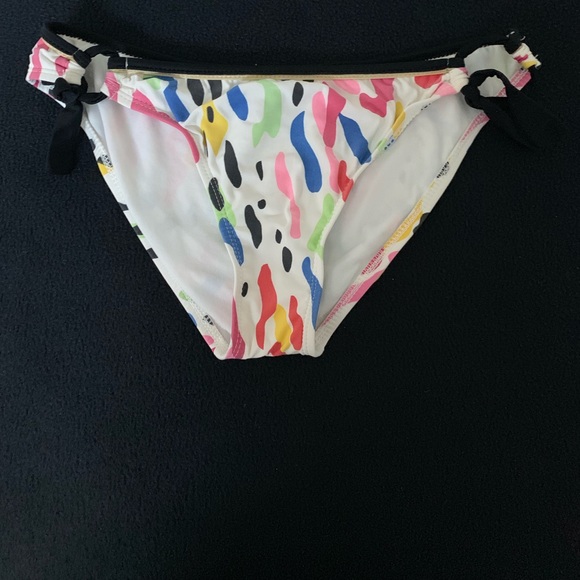 Guess Bikini Set - Picture 4 of 6